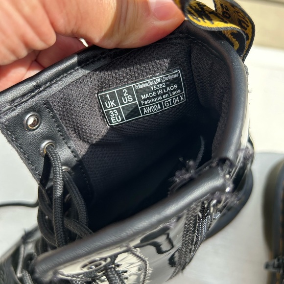 Dr. Martens Black Lace Up Patent Leather Delaney Boots Kid's Size 2 - Picture 6 of 6